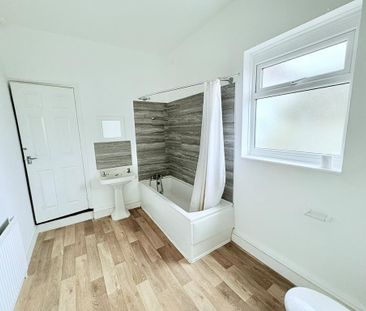 2 bedroom terraced house to rent - Photo 4