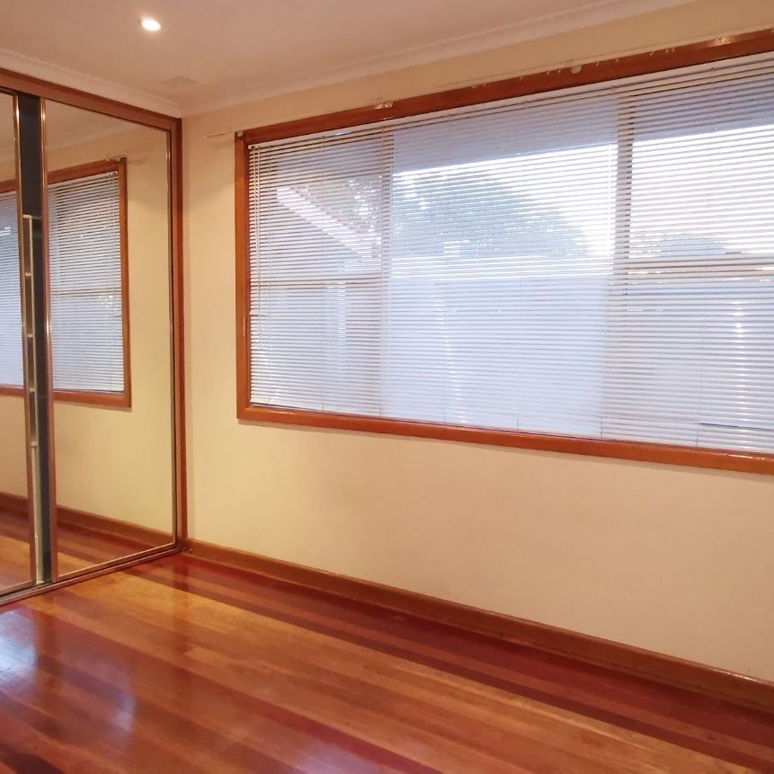Spacious Family Home with Self-Contained Flat - Photo 1