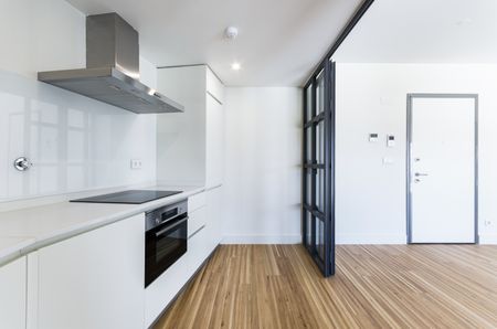 Apartamento T1 sem móveis para arrendamento com lugar de garagem e arrecadação na Graça, Lisboa - Photo 5