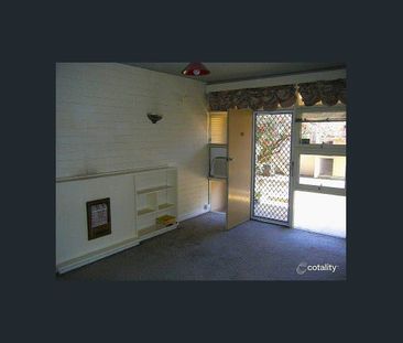 Spacious one bedroom unit in great location - Photo 1