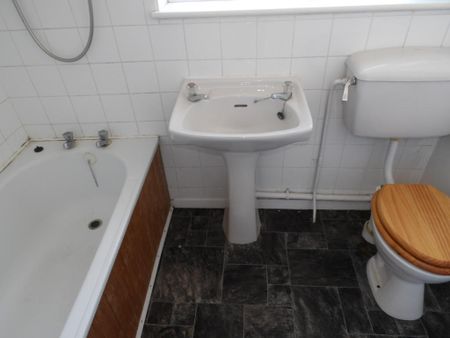 2 Bed End Terrace, Springfields, NG2 - Photo 5