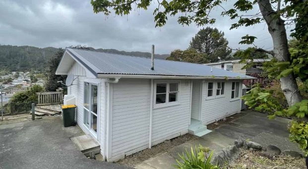 Quiet 3 bedroom home in the Valley - Photo 1