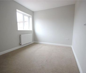 2 bedroom end of terrace house to rent - Photo 1