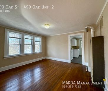 SPACIOUS 1-BEDROOM/1-BATH APARTMENT ON SECOND FLOOR-ALL UTILITIES INCL - Photo 5