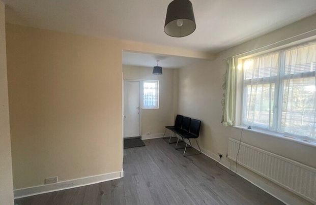 91 EASTFIELDS MITCHAM CR4 - Photo 1