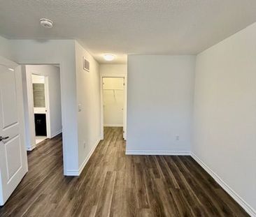 For Lease - 9 Vinewood Crescent, Barrie, Ontario - Photo 1