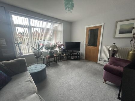 3 bedroom semi-detached house to rent - Photo 4