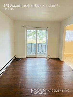 SPACIOUS 2BEDROOM/1BATHROOM SUITE IN DOWNTOWN WINDSOR+ HYDRO - Photo 1