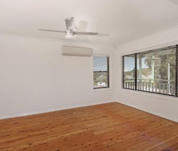 Spacious Family Home in Prime Figtree Location - Photo 3