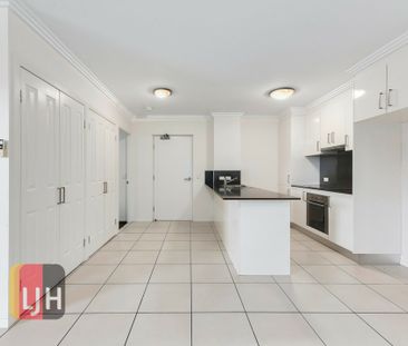 SPACIOUS, 3 BEDROOM, AIR CONDITIONED UNIT - Photo 5