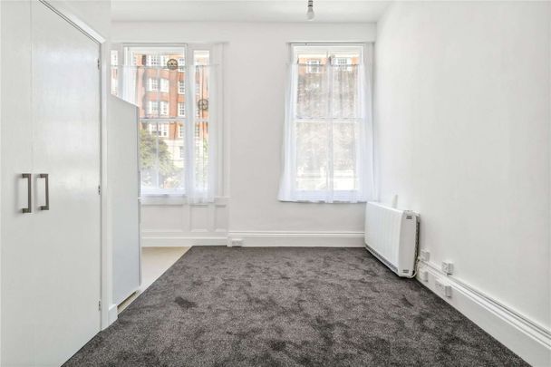 Raised ground floor studio flat in a great location - Photo 1