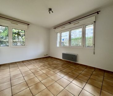 Location Appartement 2 pièces 32m² VELIZY VILLACOUBLAY 78140 - Photo 2