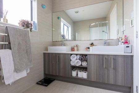 Exceptional 4-Bedroom Family Home in Mt Wellington - Photo 3