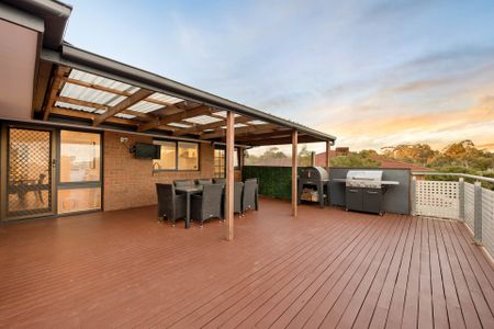 Spacious Family Living in a Peaceful Cul-de-Sac - Photo 5