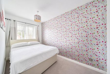 4 bedroom link detached house to rent - Photo 2