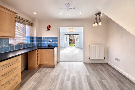 3 bedroom semi-detached house to rent - Photo 3