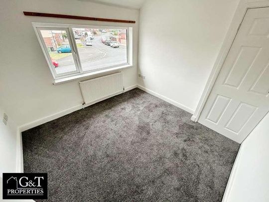 Manor Park, Kingswinford, DY6 - Photo 1