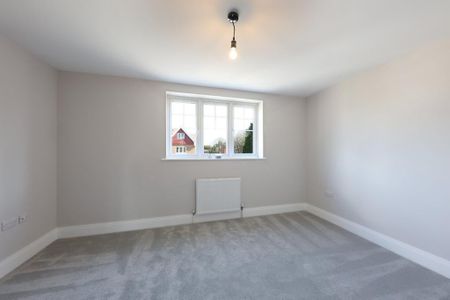 4 bedroom end of terrace house to rent - Photo 3