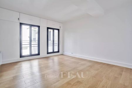 Location appartement, Paris 9ème (75009), 2 pièces, 64.2 m², ref 84171617 - Photo 2