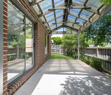 Immaculate Four-Bedroom Home in Prime Lyndhurst Location! - Photo 1