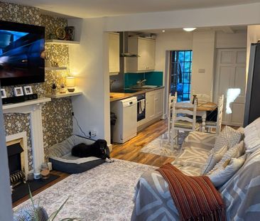 2 Bed Terraced House, Town Place, RG1 - Photo 1