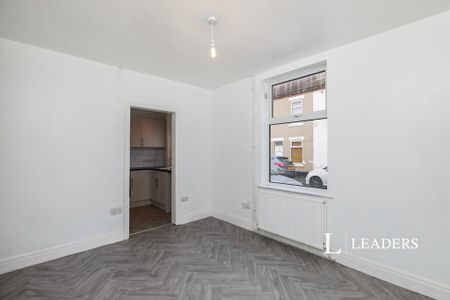 2 bedroom terraced house to rent - Photo 2