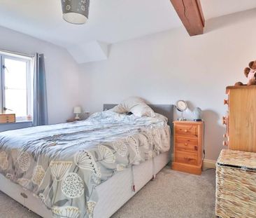 3 bedroom end of terrace house to rent - Photo 2