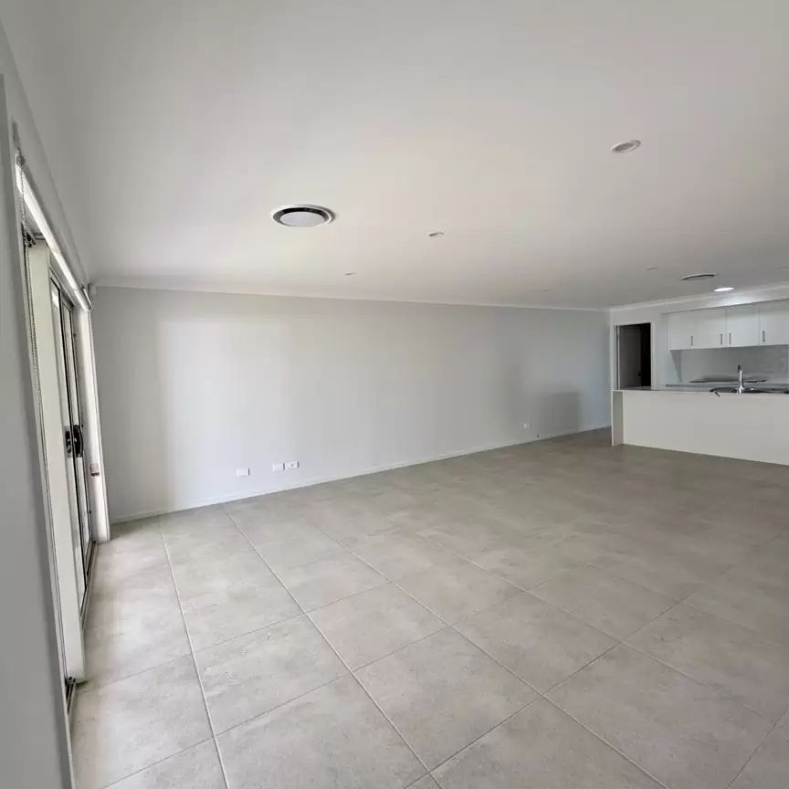 Brand New Family Home - Photo 1