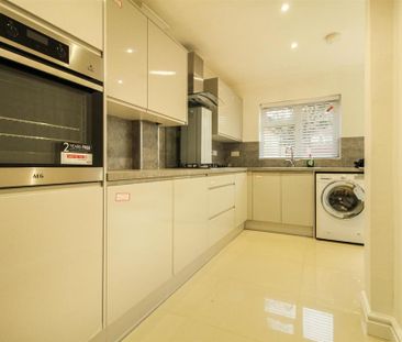 3 bedroom semi-detached house to rent - Photo 4