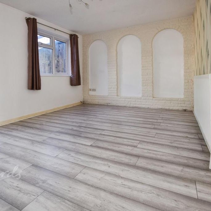 3 bedroom end of terrace house to rent - Photo 1