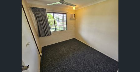 Lowset 3 Bedroom home in Central Location - Photo 3