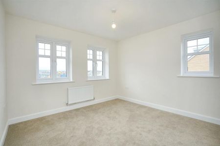 4 bedroom detached house to rent - Photo 4