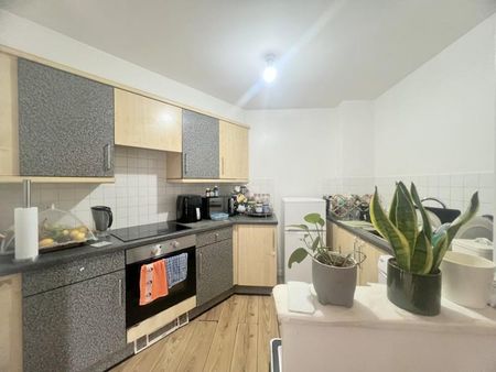 2 bedroom ground floor flat to rent - Photo 3