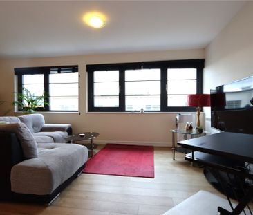 2 bedroom Flat in Kestrel Road, Farnborough - Photo 4