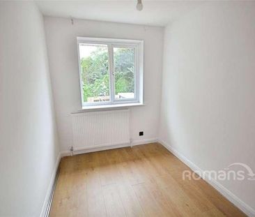 Severn Crescent, Slough, Berkshire, SL3 - Photo 2