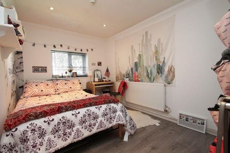 3 bedroom apartment to rent - Photo 3