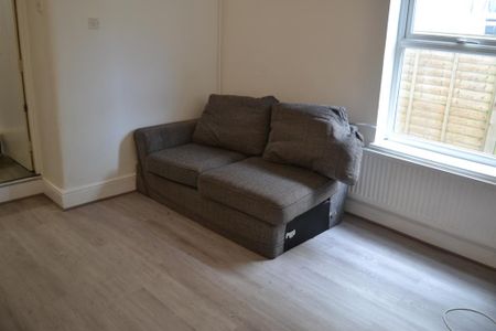 6 bedroom terraced house to rent - Photo 3