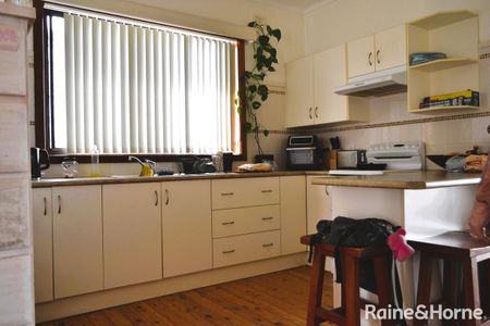 Charming 3-bedroom home with ocean view - Photo 5