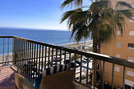 Middle Floor Apartment in Fuengirola - Photo 2