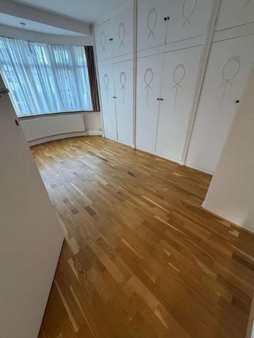 Tenterden Drive, London, NW4 - Photo 5