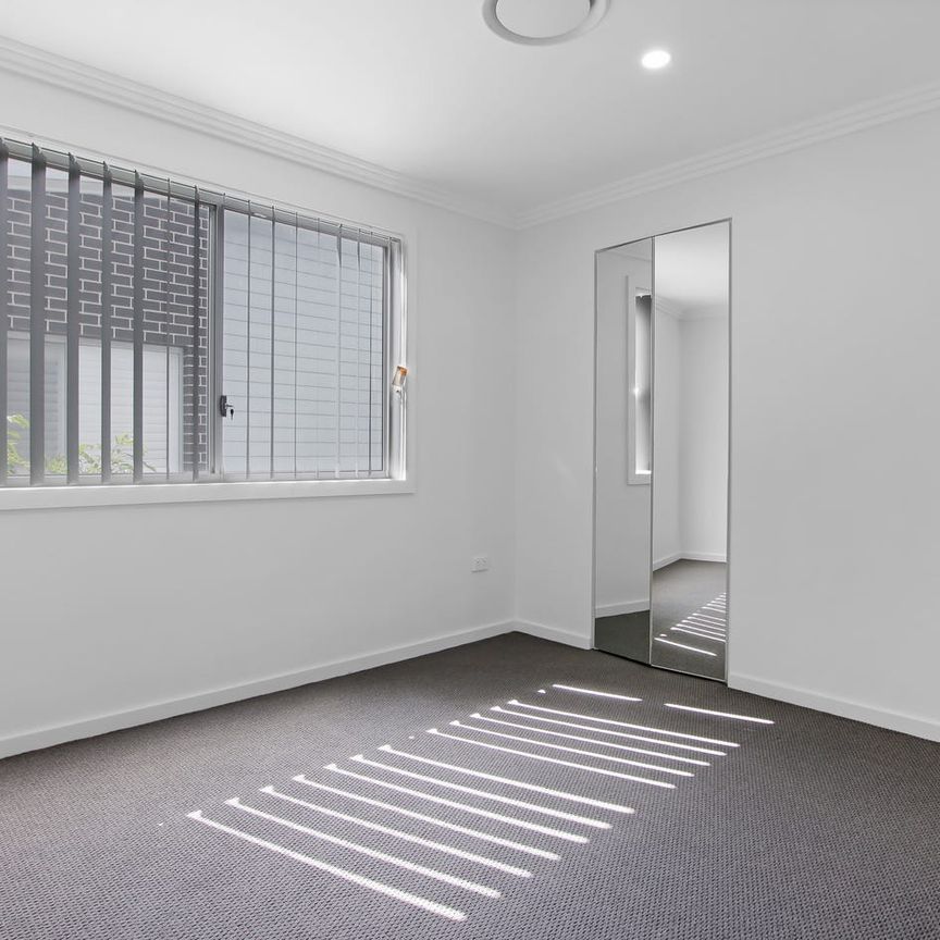 Convenient & Comfortable – Prime Oak Flats Location - Photo 1