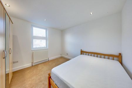 4 bedroom terraced house to rent - Photo 5