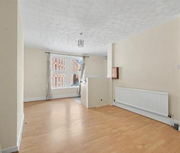 3 bedroom flat to rent - Photo 3