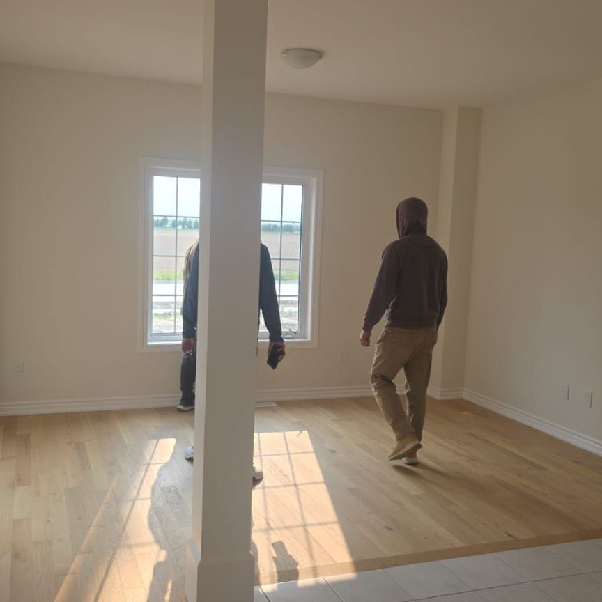 For Lease - 33 Fenn Crescent, New Tecumseth, Ontario - Photo 1