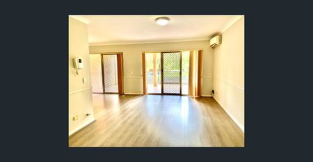 SPACIOUS UNIT ! - Photo 4