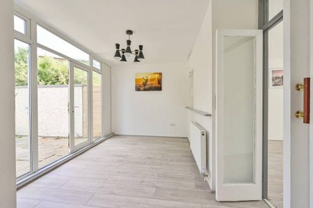 3 bedroom end of terrace house to rent - Photo 2