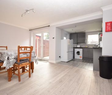 1 bedroom in a house share to rent - Photo 4