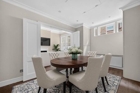 3 bedroom mews to rent - Photo 3