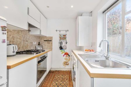 2 bedroom end of terrace house to rent - Photo 5