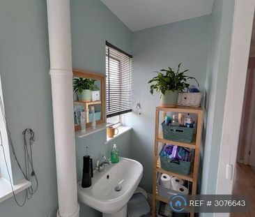 1 bedroom in a house share to rent - Photo 3